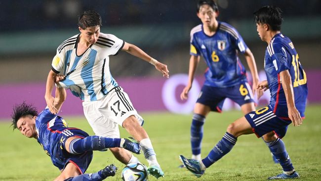 Argentina U-17 berhasil mengalahkan Jepang 3-1 pada matchday kedua Grup D Piala Dunia U-17 2023 di Stadion Jalak Harupat, Bandung, Selasa (14/11) malam.